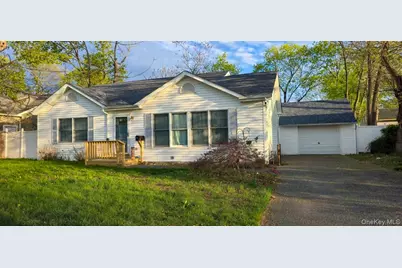 46 E Maple Street, Central Islip, NY 11722 - Photo 3