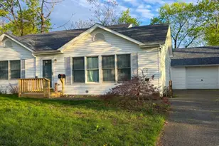 46 E Maple St, Central Islip, NY 11722 - Photo 3