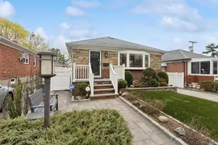 262-57 60th Rd, Little Neck, NY 11362 - Photo 3