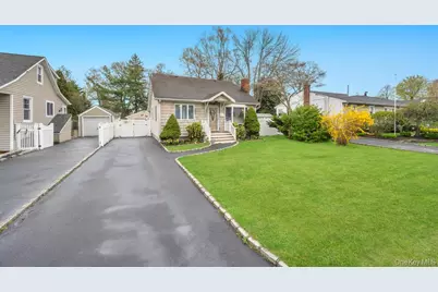 5 Washington Avenue, East Islip, NY 11730 - Photo 3