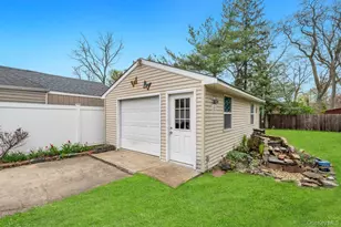 5 Washington Ave, East Islip, NY 11730 - Photo 19