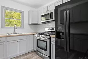62 Margaret Dr, Coram, NY 11727 - Photo 9