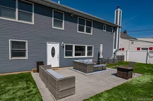 69 Chimney Ln, Levittown, NY 11756 - Photo 23