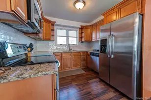 69 Chimney Ln, Levittown, NY 11756 - Photo 5
