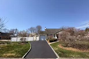 3 Barnfield Pl, North Babylon, NY 11703 - Photo 3