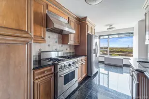 166-25 Powells Cove Blvd, Whitestone, NY 11357 - Photo 31