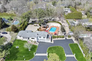 5 Huckleberry Ln E, Hampton Bays, NY 11946 - Photo 3