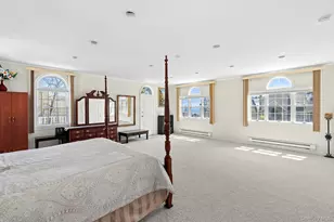5 Huckleberry Ln E, Hampton Bays, NY 11946 - Photo 9