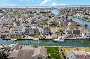 25 Cape Rd, Amityville, NY 11701 - Photo 31