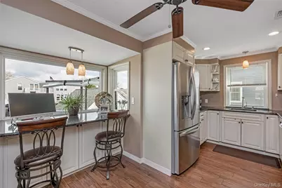 25 Cape Road, Amityville, NY 11701 - Photo 11