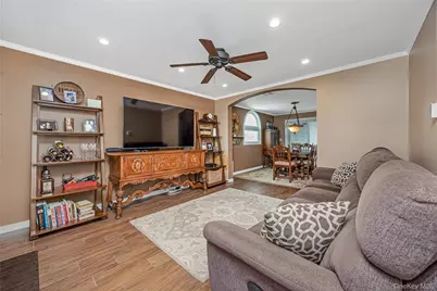 25 Cape Road, Amityville, NY 11701 - Photo 5