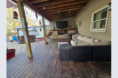522 Rowlinson Drive, Shirley, NY 11967 - Photo 7