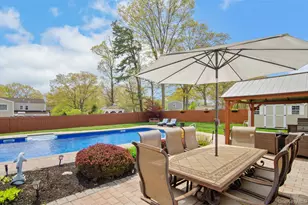 18 Calico Tree Ln, Coram, NY 11727 - Photo 29
