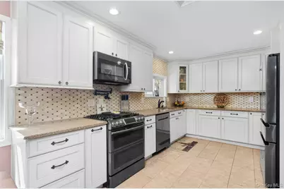 18 Calicotree Lane, Coram, NY 11727 - Photo 9