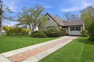 49 Forrest Pl, Amityville, NY 11701 - Photo 3