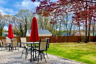 8 Tahoe Ct, Coram, NY 11727 - Photo 3