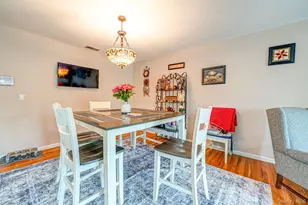 15 S Country Cmn, West Islip, NY 11795 - Photo 7