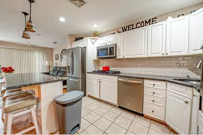 15 S Country Common, West Islip, NY 11795 - Photo 9