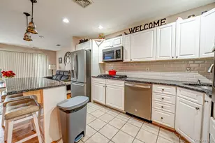 15 S Country Cmn, West Islip, NY 11795 - Photo 9