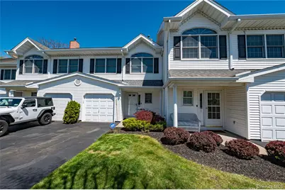 15 S Country Common, West Islip, NY 11795 - Photo 1