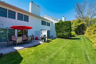 15 S Country Cmn, West Islip, NY 11795 - Photo 11