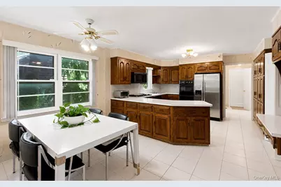 9 Parkfield Road, Scarsdale, NY 10583 - Photo 13