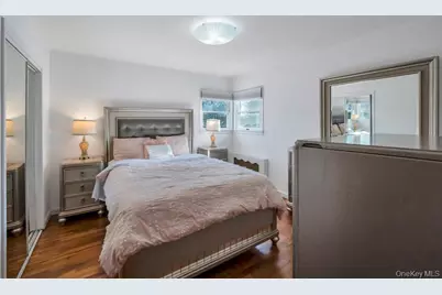 310 Southwood Circle, Syosset, NY 11791 - Photo 23