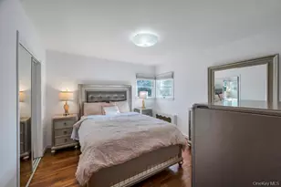 310 Southwood Cir, Syosset, NY 11791 - Photo 23