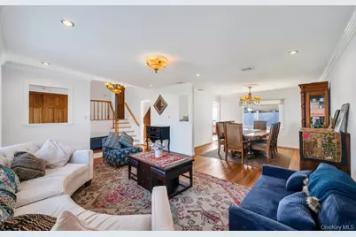 310 Southwood Circle, Syosset, NY 11791 - Photo 11