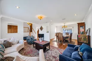 310 Southwood Cir, Syosset, NY 11791 - Photo 11
