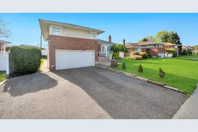 310 Southwood Circle, Syosset, NY 11791 - Photo 3