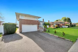 310 Southwood Cir, Syosset, NY 11791 - Photo 3