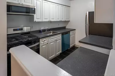 115 Pointe Circle S #115, Coram, NY 11727 - Photo 3