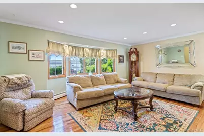 1300 Oak Avenue, West Islip, NY 11795 - Photo 5