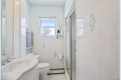 1300 Oak Avenue, West Islip, NY 11795 - Photo 17