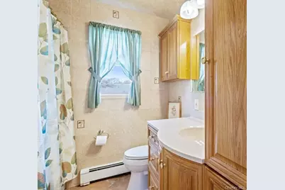 1300 Oak Avenue, West Islip, NY 11795 - Photo 19