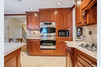 1300 Oak Avenue, West Islip, NY 11795 - Photo 11