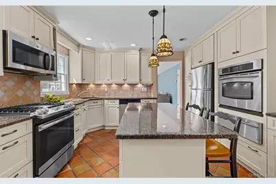 10 Carolee Court, West Islip, NY 11795 - Photo 17