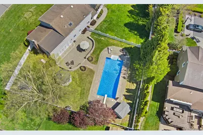 10 Carolee Court, West Islip, NY 11795 - Photo 3