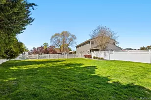 10 Carolee Ct, West Islip, NY 11795 - Photo 7