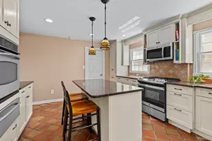 10 Carolee Ct, West Islip, NY 11795 - Photo 15