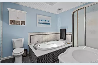 10 Carolee Court, West Islip, NY 11795 - Photo 29