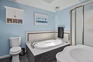 10 Carolee Ct, West Islip, NY 11795 - Photo 29