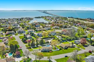10 Carolee Ct, West Islip, NY 11795 - Photo 5