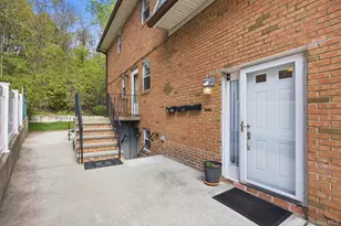 69-33 Little Neck Pkwy, Glen Oaks, NY 11004 - Photo 31