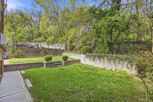 69-33 Little Neck Pkwy, Glen Oaks, NY 11004 - Photo 35