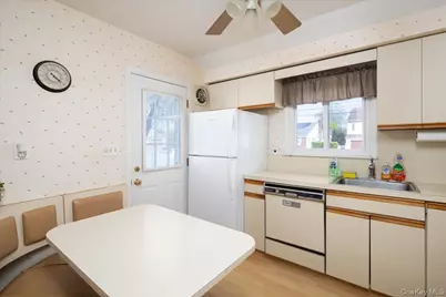 412 Atlantic Avenue, Massapequa Park, NY 11762 - Photo 7
