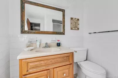 185 Whistler Road, Manhasset, NY 11030 - Photo 17