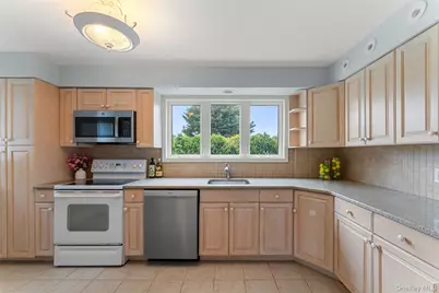 1408 Shelbourne Avenue, Mamaroneck, NY 10543 - Photo 5