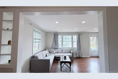 40 Greenvale Circle, White Plains, NY 10607 - Photo 7